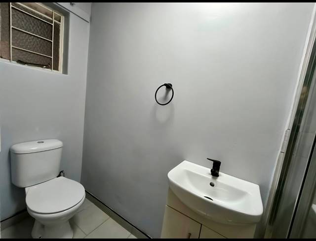 2 BEDROOM APARTMENT TO LET IN THREE RIVERS PROPER